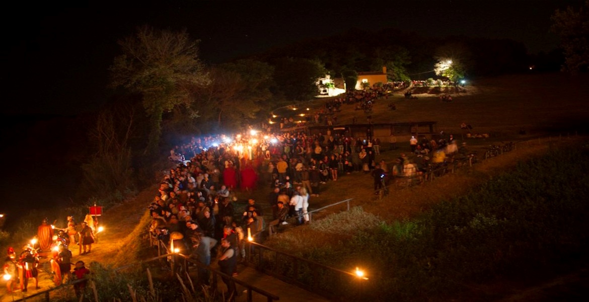 Martirio San Vittore - processione fedeli sulle rive del Tevere